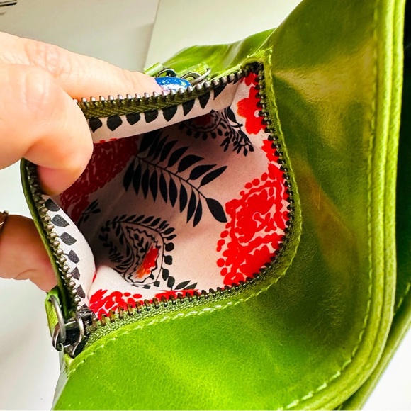 Shiraleah Harper Green Vegan Crossbody Bag - Picture 6 of 9